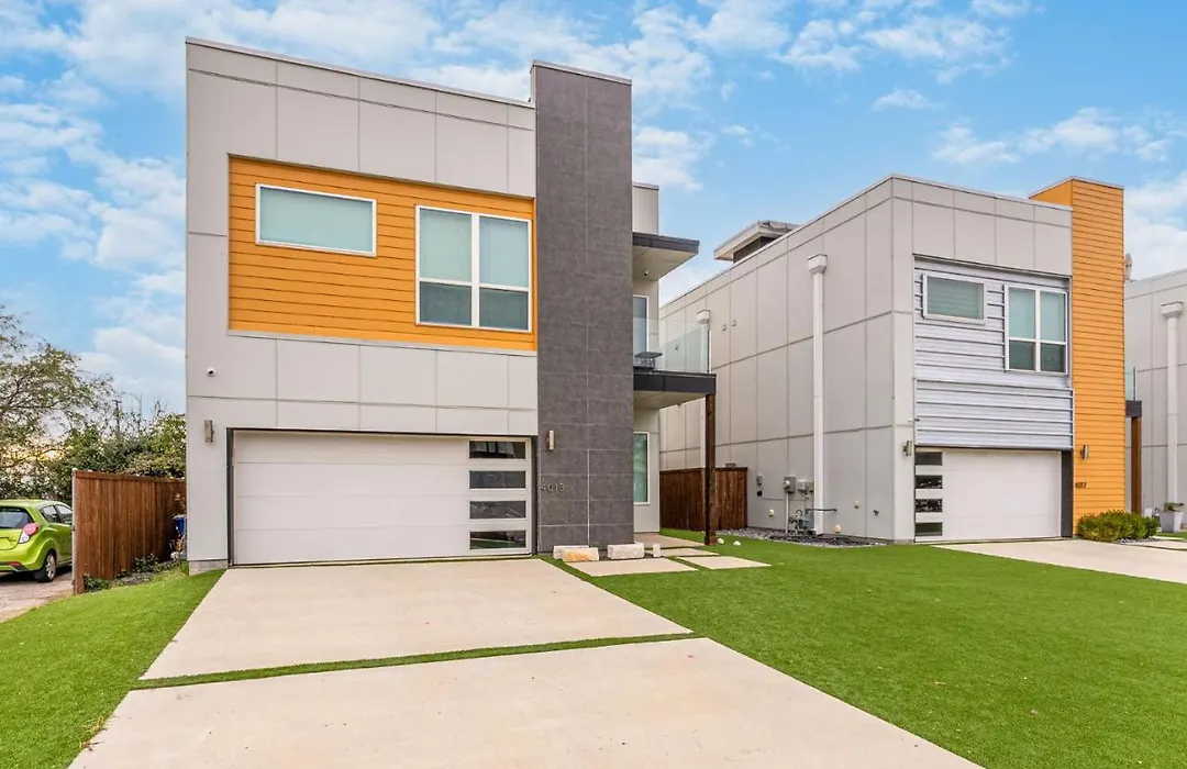 Luxury Home With Rooftop Views-1